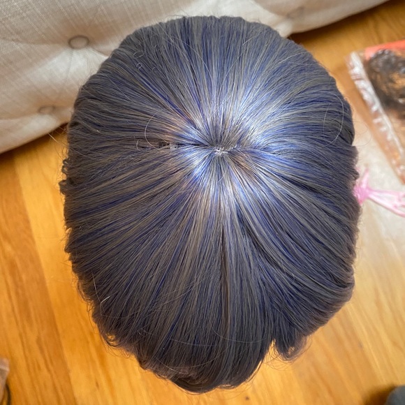 NWOT Short Grey Blue Bob Wig - Picture 5 of 9